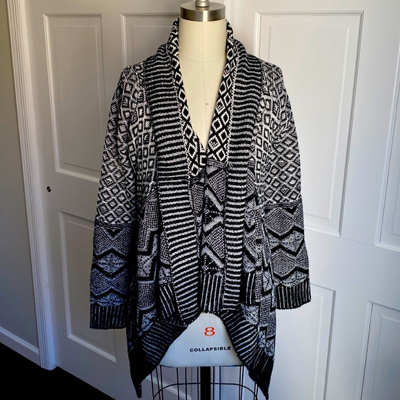 Shawl Sweater - Geometric - Black & White - S - Picture 1 of 6